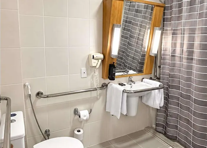 Hotel Ibis Moinhos De Vento 3*